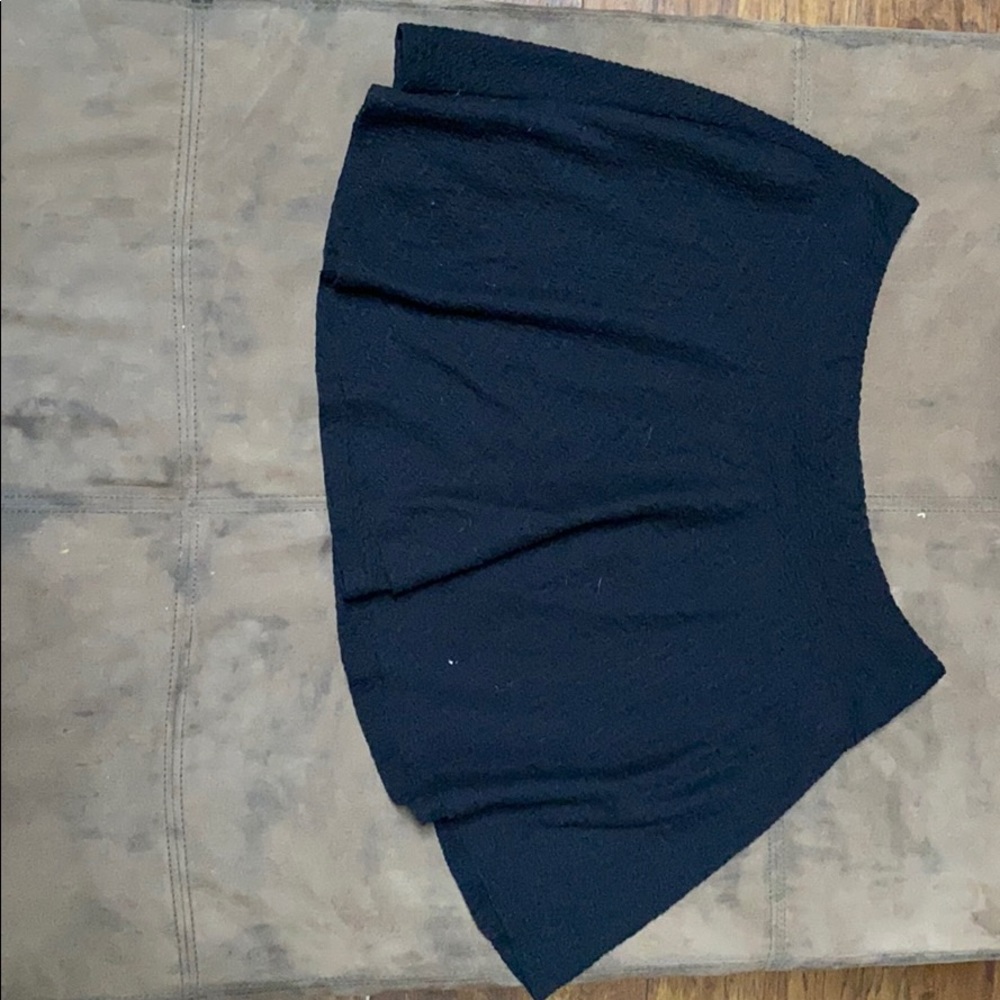 Black loose skirt